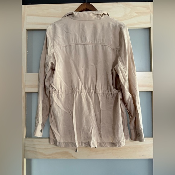 Banana Republic Beige Utility Jacket MP Petite 100% Lyocell Lightweight Anorak - Picture 5 of 6